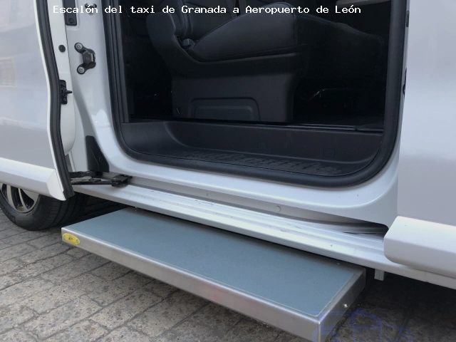 Taxi con escalón ruta Granada Aeropuerto de León